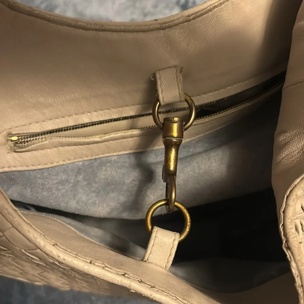 Bottega Veneta Cream Hobo Bag with Woven Leather and Curved Design - Picture 16 of 16